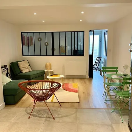 New With Direct Access A Big Garden דירה
